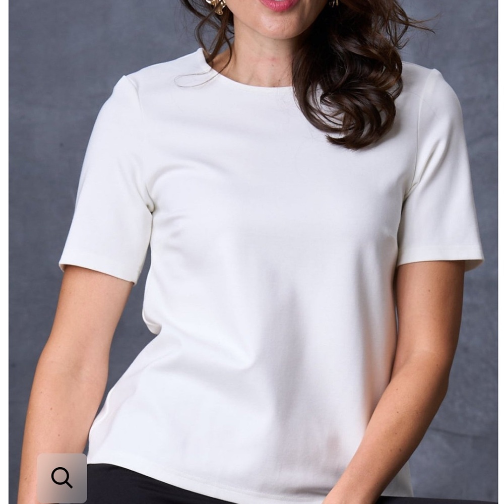 NWOT SOPHIE GRACE - Amelia Tee in Ivory with Gold Zip. Capsule Closet Collection